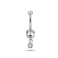 Piercing da ombelico in Titanio ASTM F136 dal design elegante e luminoso. La pietra centrale è arricchita da un delicato pendente con cristallo, creando un effetto raffinato e leggermente movimento sul piercing.
Perfetto per chi cerca un navel piercing con pendente elegante e versatile, capace di aggiungere un piccolo punto luce senza risultare eccessivo.
