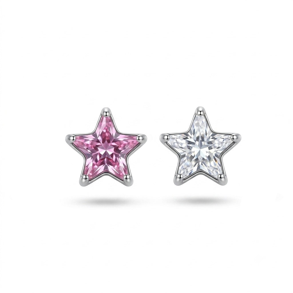 Questo gioiello in titanio è perfetto per aggiungere un tocco luminoso e giocoso al tuo ear styling. Disponibile nella versione crystal oppure rosa, per scegliere il dettaglio che più ti rappresenta.