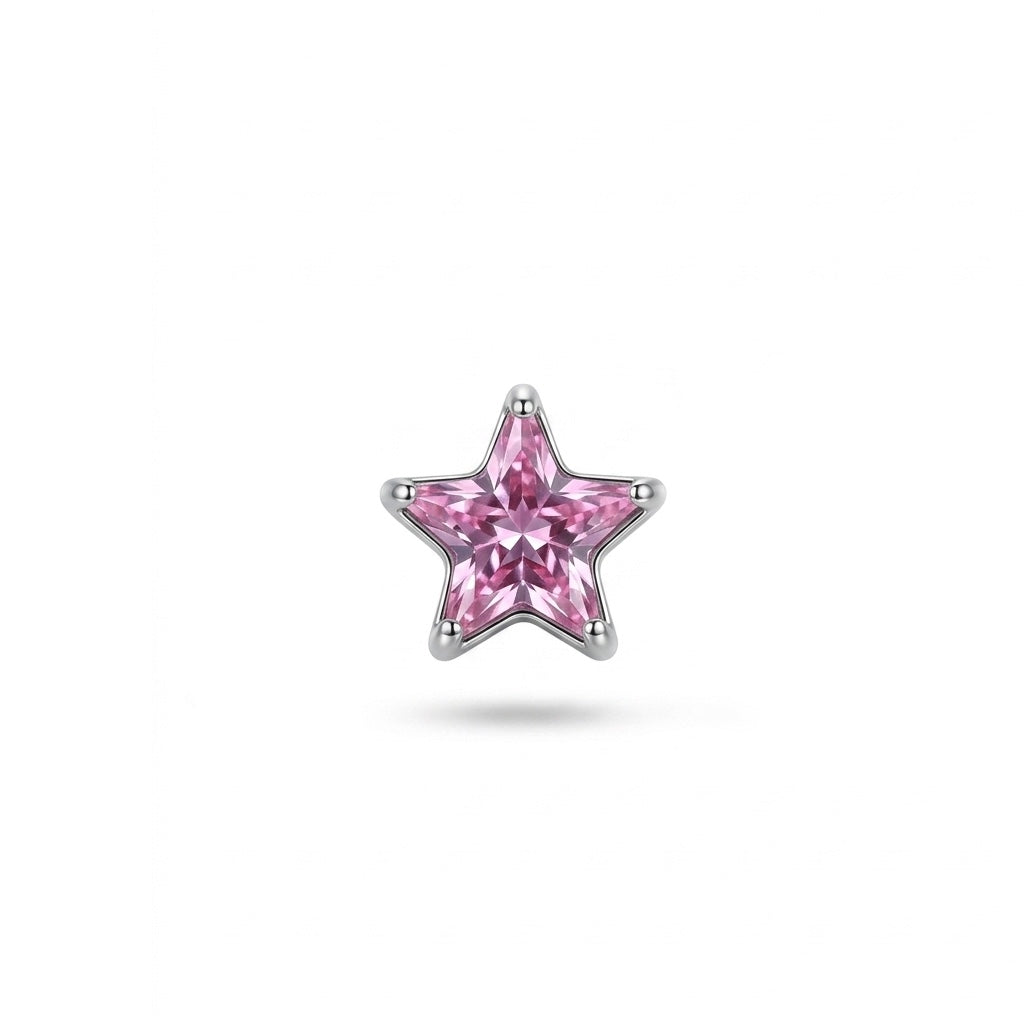 Questo gioiello in titanio è perfetto per aggiungere un tocco luminoso e giocoso al tuo ear styling. Disponibile nella versione crystal oppure rosa, per scegliere il dettaglio che più ti rappresenta.