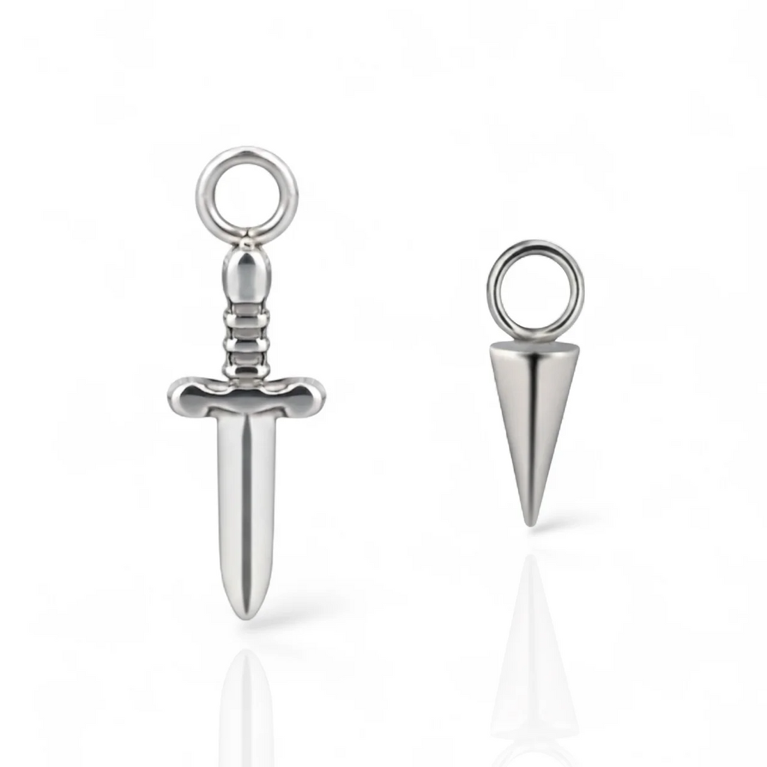 Accessorio charm universale in titanio per cerchietti da piercing. Pendente versatile e lucido, per personalizzare anelli da orecchio.
