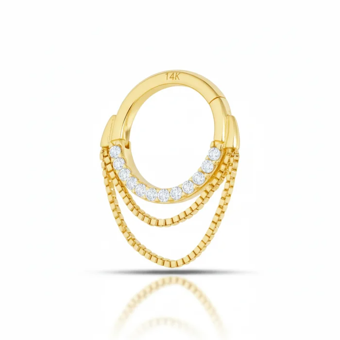 Aggiungi un tocco di eleganza al tuo look con Gold Chain Bling in oro, il piercing con catena dal design moderno e luminoso.
Realizzato in oro di alta qualità, è ipoallergenico, sicuro e confortevole, perfetto anche per chi ha la pelle sensibile.