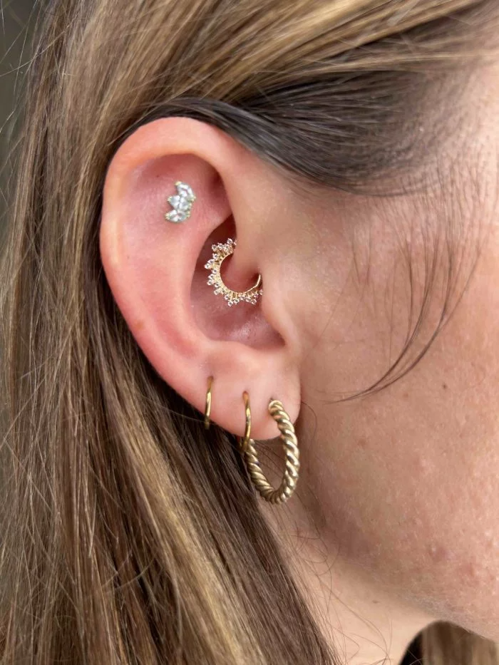 Realizzato in oro di alta qualità, è ipoallergenico e sicuro anche per le pelli più sensibili, garantendo comfort e durata nel tempo.