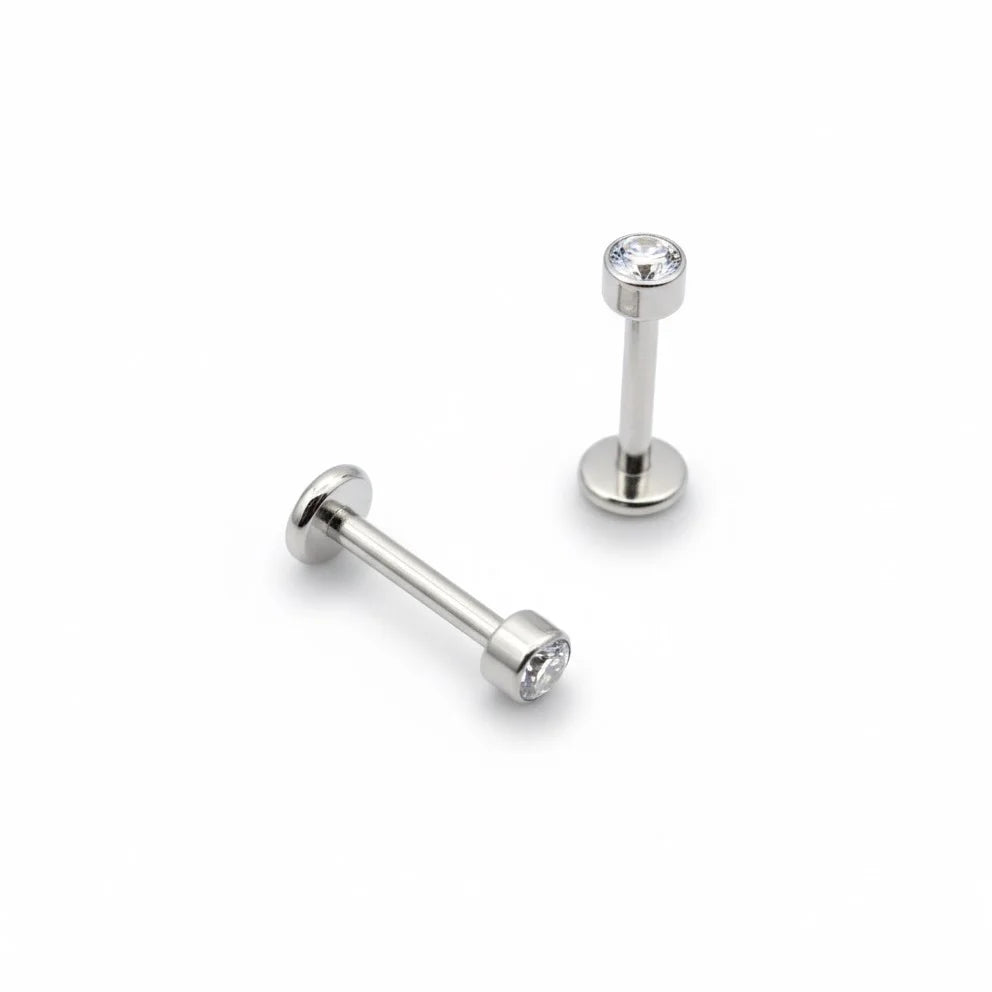 Piercing Tiny cluster/Barra con cristalli, Mini Bling in titanio. Finitura lucida e brillante, stile professionale da gioielleria.