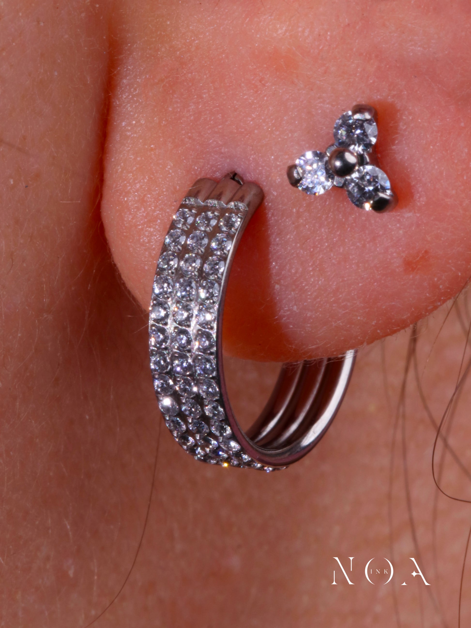 Piercing Cluster Trinity con Zirconi, in titanio Threadless, massima brillantezza