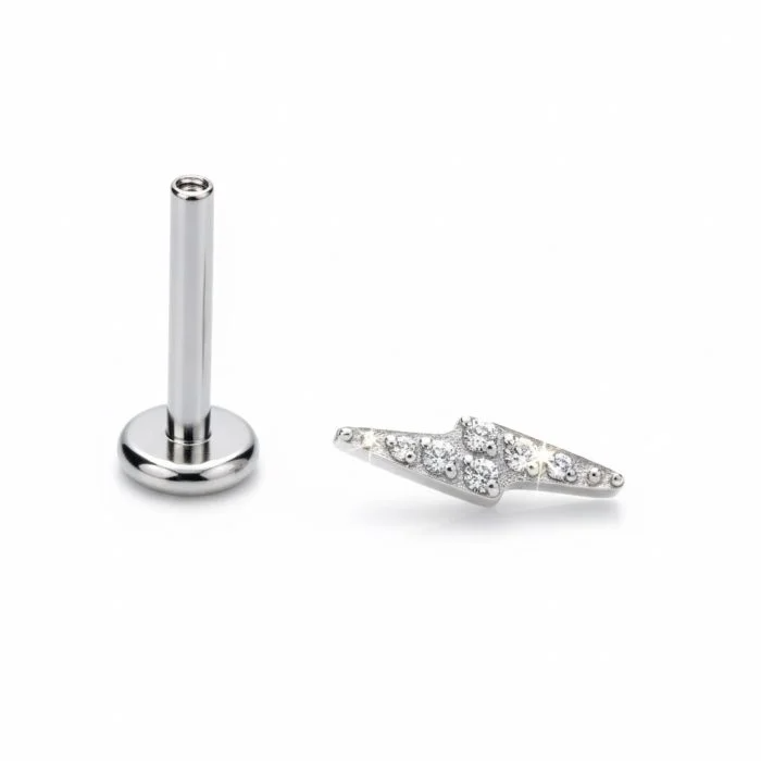 Piercing in titanio ipoallergenico con elemento a fulmine bianco. Gioiello unisex e moderno per piercing da orecchio. Stile White Lightning.