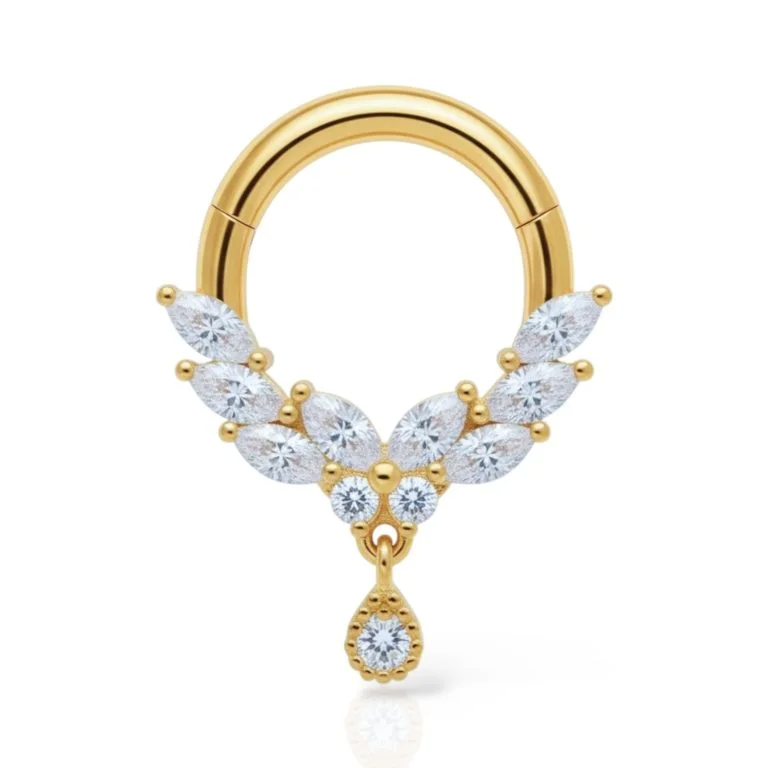 Esalta la tua eleganza con Angel Septum in oro, il piercing per naso dal design delicato e luminoso che incarna grazia e leggerezza.
Realizzato in oro di alta qualità, è ipoallergenico e sicuro, perfetto anche per chi ha la pelle sensibile o reazioni ai metalli comuni.