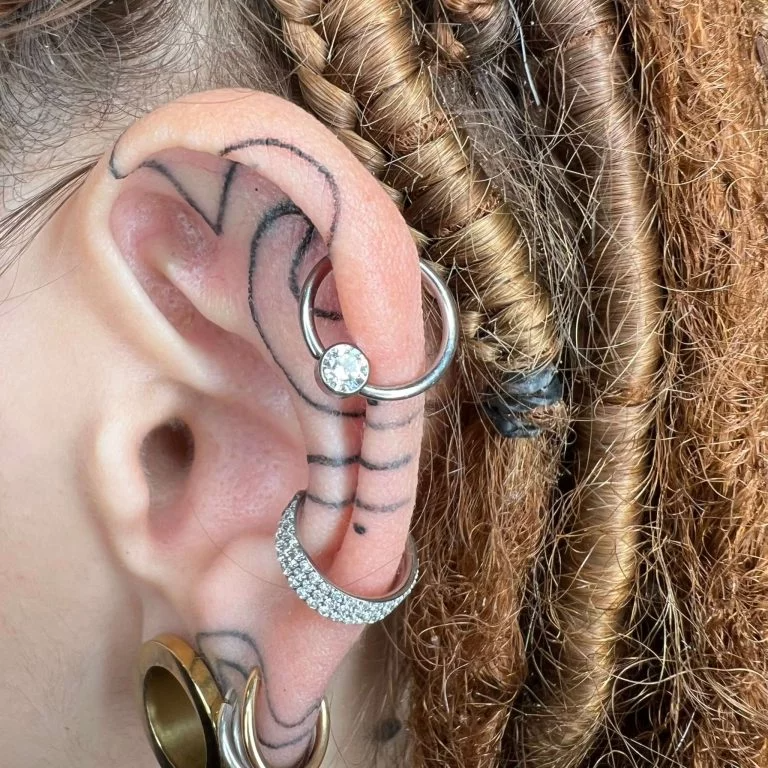 Piercing Aries Circle in titanio – anello elegante e resistente, ipoallergenico e perfetto per uno stile moderno e raffinato.