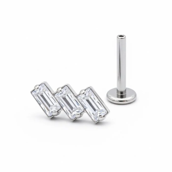 Piercing in titanio Baguette Threadless con cristallo lineare, stile minimal e raffinato