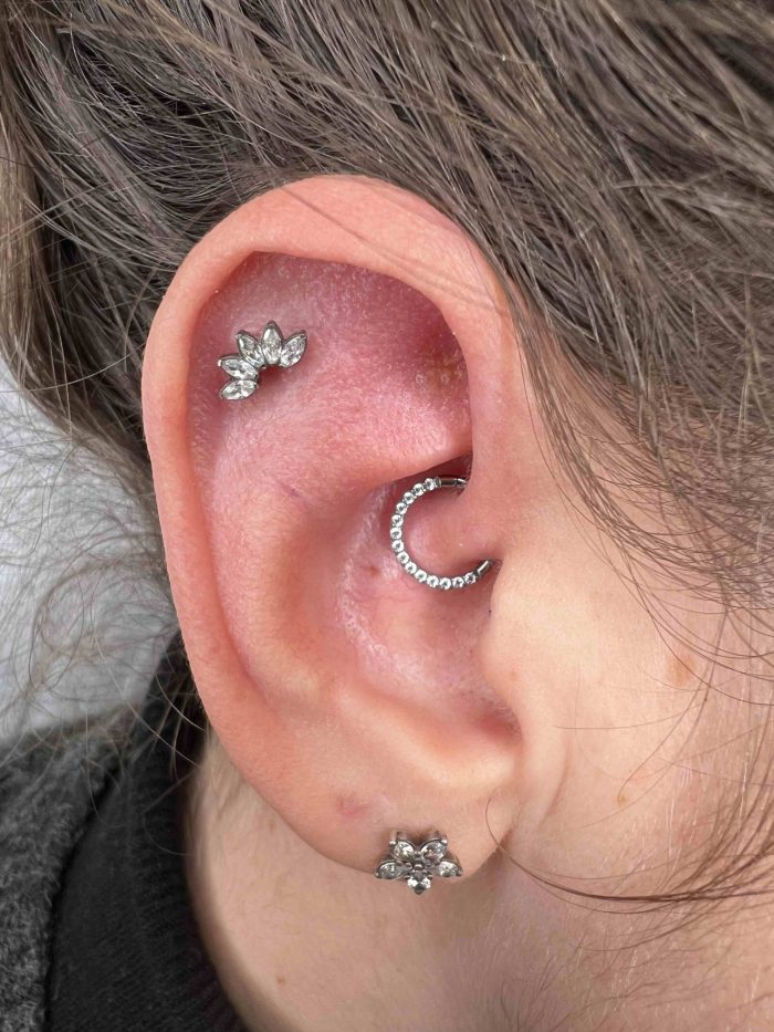 Piercing Basic Shine Clicker in titanio lucido, design semplice e raffinato con chiusura pratica a click.