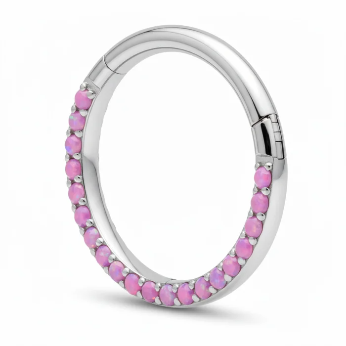 Piercing Bright Clicker in titanio – anello con chiusura a click, luminoso e resistente, ipoallergenico e perfetto per uno stile elegante e moderno.