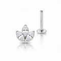 Piercing Bright Petals in titanio lucido con fiore a petali luminosi, design delicato e moderno.