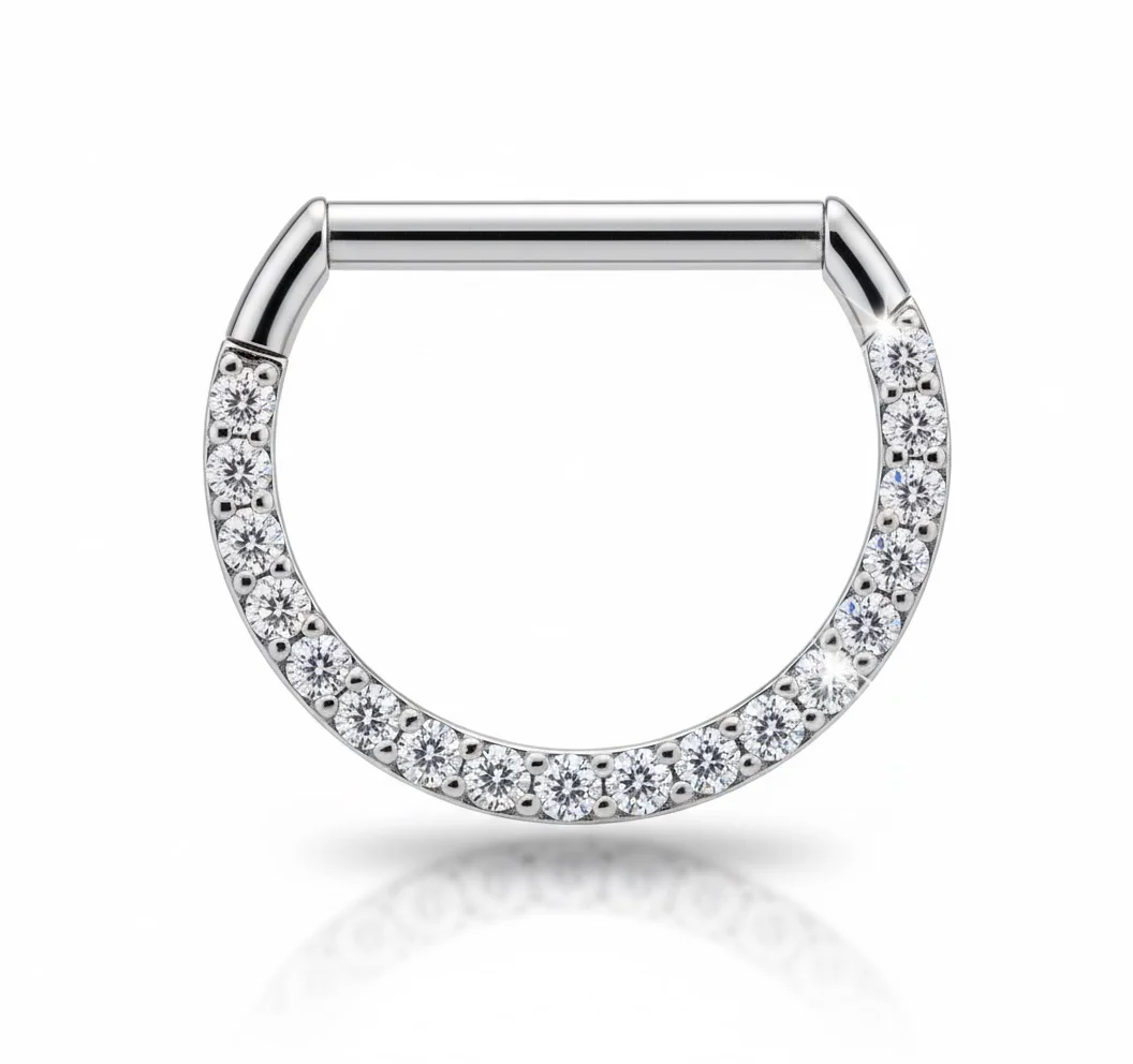D Shiny Septum in titanio – piercing per setto nasale luminoso e raffinato, ideale per uno stile sobrio e contemporaneo.