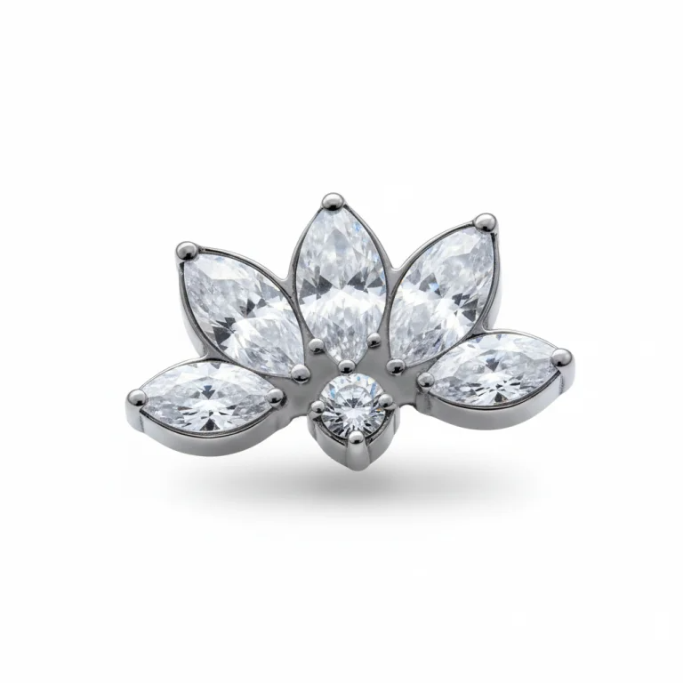 Piercing in titanio ipoallergenico con Drop Lotus Marquise, elegante pendente per look raffinati e delicati.