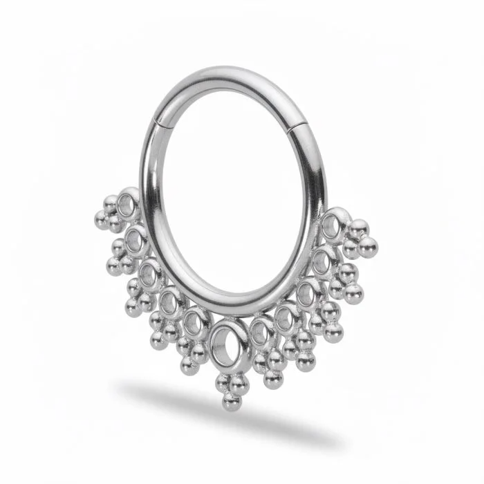 Piercing Egypt Clicker in titanio – anello con chiusura a click, design ispirato all’Egitto, ipoallergenico e resistente per uno stile unico e raffinato.
