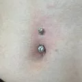 Piercing First Navel in titanio – gioiello ipoallergenico per prima foratura all’ombelico, resistente, leggero e sicuro sulla pelle