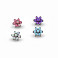 Gioiello piercing Flower Opal Color in titanio chirurgico con fiore di opale multicolore, anallergico e resistente, ideale per piercing helix o conch.