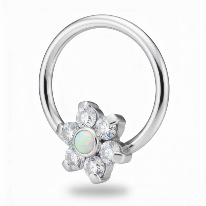 Flower Pearl Circle in titanio – anello floreale con perla brillante, elegante e anallergico, perfetto per un look sofisticato.