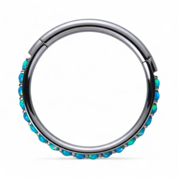 Piercing FM Clicker in titanio lucido, anello clicker dal design semplice e moderno, resistente e anallergico.