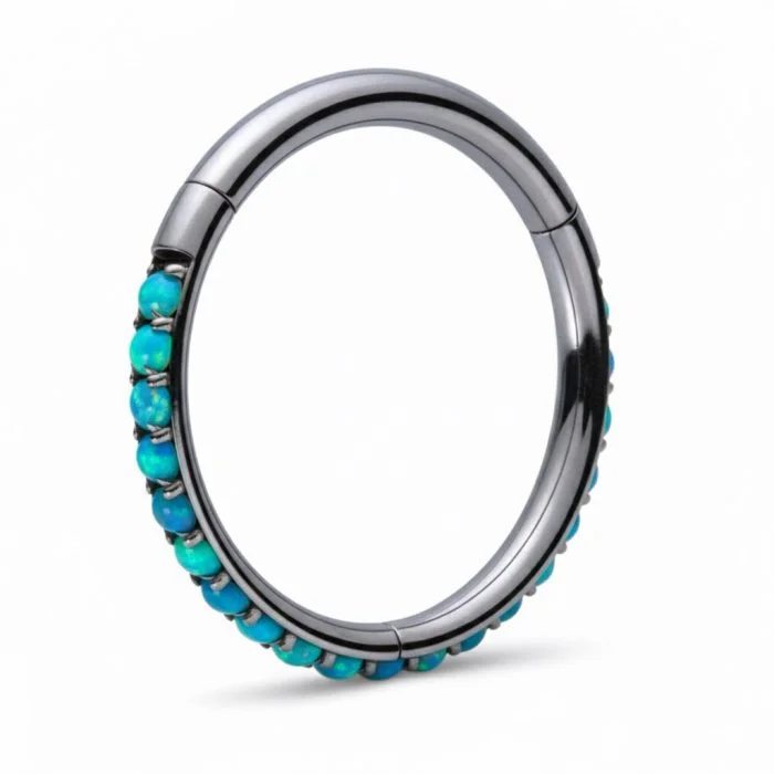 Piercing FM Clicker in titanio lucido, anello clicker dal design semplice e moderno, resistente e anallergico.