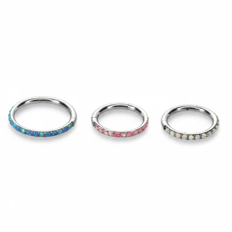 Piercing FM Clicker in titanio lucido, anello clicker dal design semplice e moderno, resistente e anallergico.