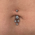 Esprimi la tua personalità con Gipsy Navel in titanio, il piercing per ombelico dal design raffinato e moderno. Realizzato in titanio di alta qualità, questo gioiello è anallergico, leggero e sicuro sulla pelle, ideale anche per chi ha pelli sensibili o allergie ai metalli.