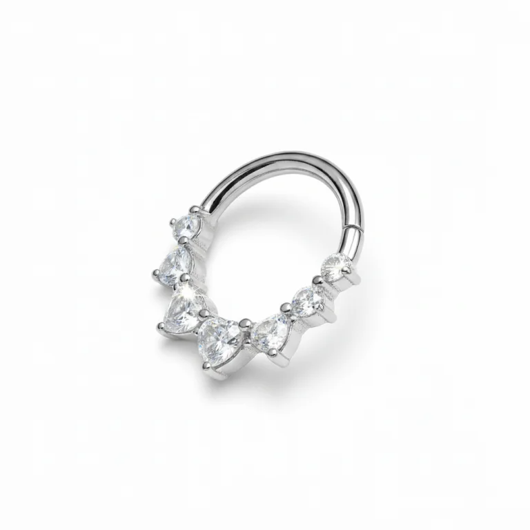 Heart Clicker in titanio: piercing elegante a forma di cuore. Titanio ipoallergenico, resistente e perfetto per uno stile romantico e moderno.