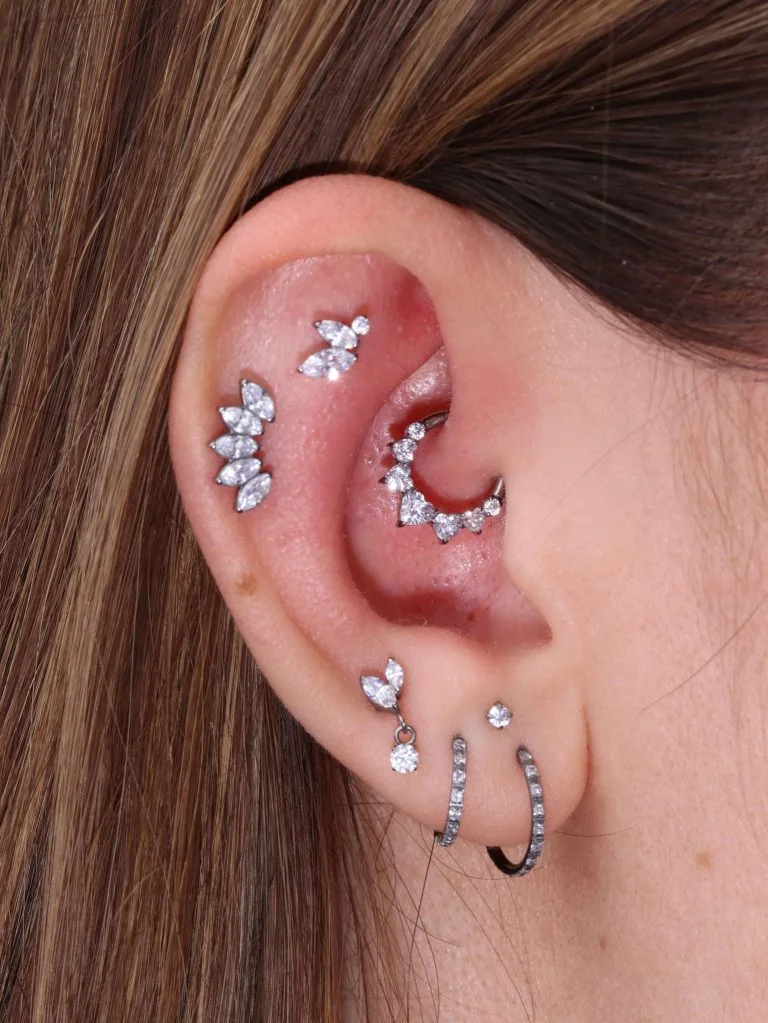 Heart Clicker in titanio: piercing elegante a forma di cuore. Titanio ipoallergenico, resistente e perfetto per uno stile romantico e moderno.