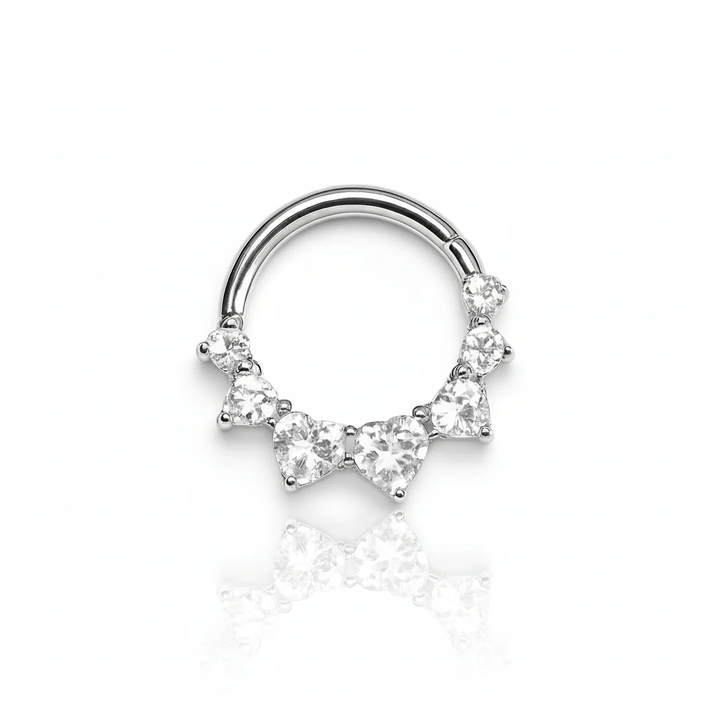 Heart Clicker in titanio: piercing elegante a forma di cuore. Titanio ipoallergenico, resistente e perfetto per uno stile romantico e moderno.