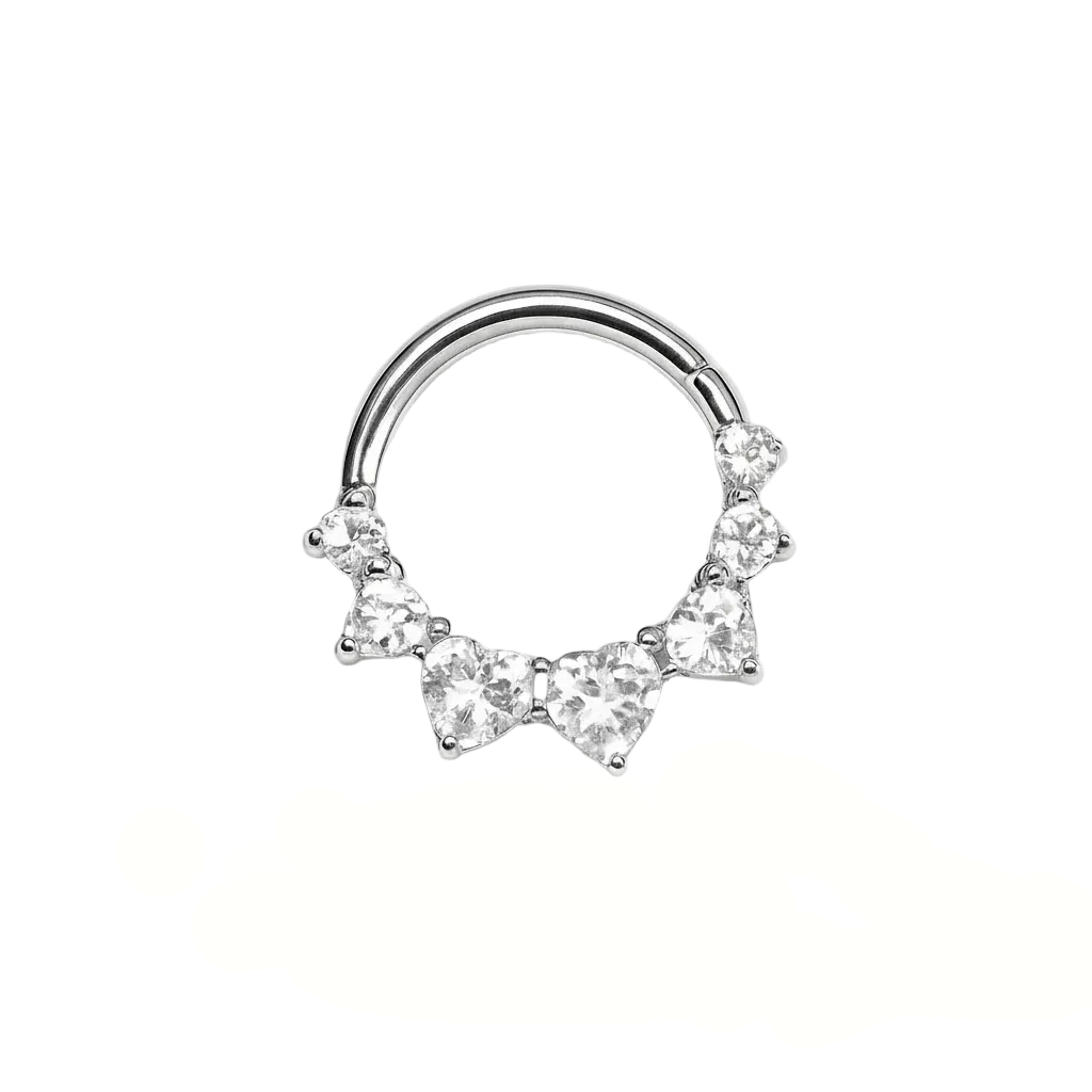 Heart Clicker in titanio: piercing elegante a forma di cuore. Titanio ipoallergenico, resistente e perfetto per uno stile romantico e moderno.