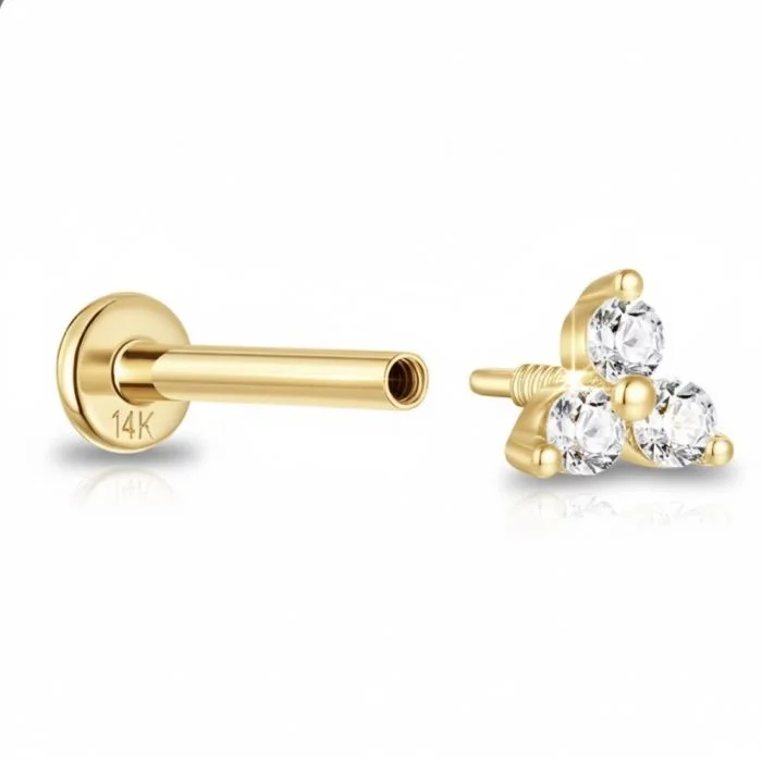 Il Little Trinity Gold in oro unisce eleganza e semplicità, ideale per completare ogni look con un tocco di classe e luminosità.