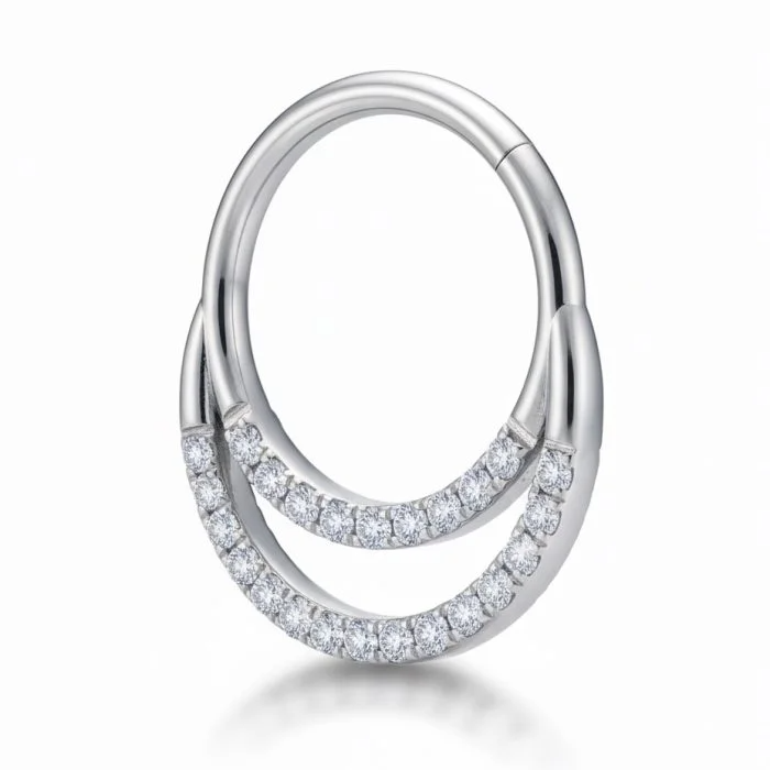 Piercing Lola Clicker in titanio – anello con chiusura a click, elegante, ipoallergenico e resistente, perfetto per naso, setto o orecchio.