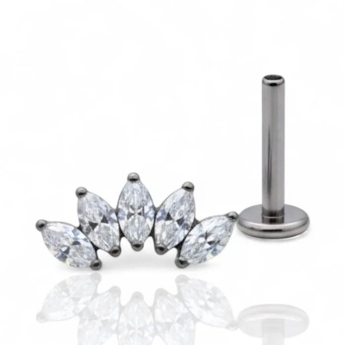 Piercing marquise 5 punte con design raffinato e dettagli luminosi