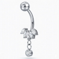 Il Marquise Charm Navel in Titanio è un piercing dal design raffinato e luminoso, pensato per chi desidera un look elegante e confortevole. Realizzato in titanio da implantologia , è completamente ipoallergenico, leggero e resistente, ideale anche per pelli sensibili o nuove forature.