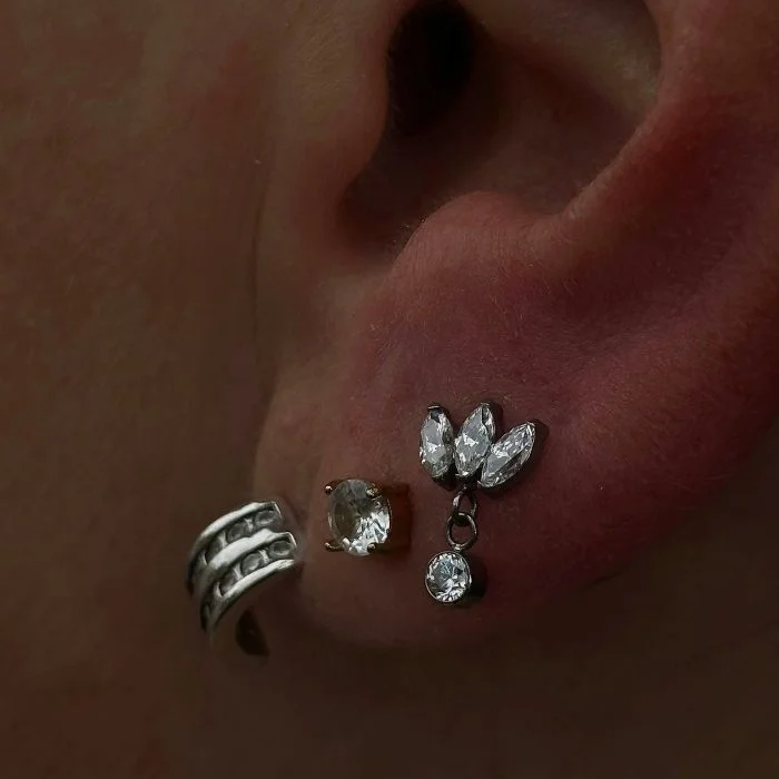 Piercing Marquise Dot Charm con design luminoso e moderno