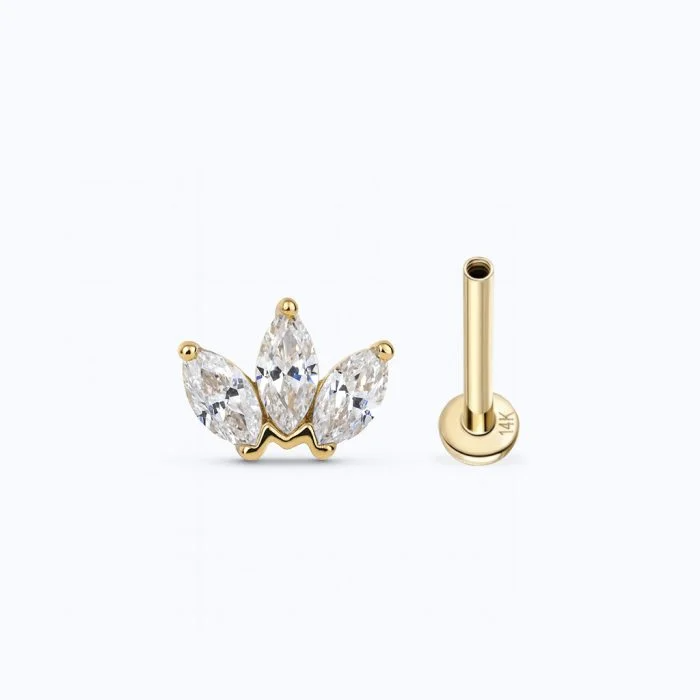 Piercing Micro Marquise in oro lucente – gioiello piccolo ma prezioso, con gemma scintillante incastonata in montatura sottile.