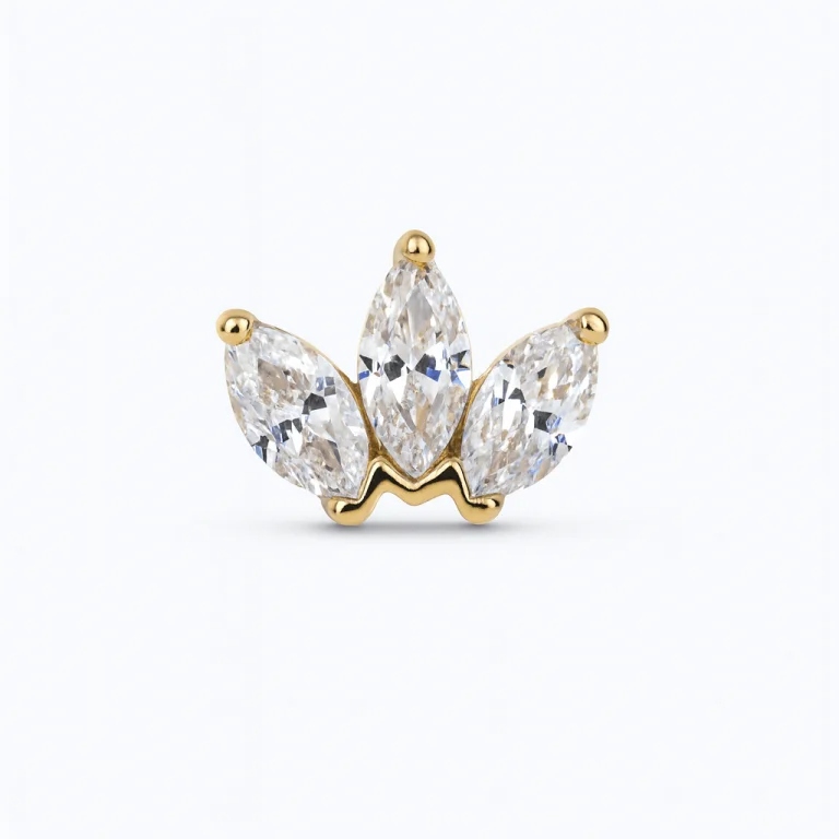 Piercing Micro Marquise in oro lucente – gioiello piccolo ma prezioso, con gemma scintillante incastonata in montatura sottile.