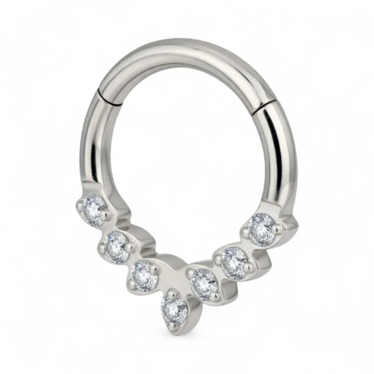 Piercing Mini Bright Ring in titanio – piccolo anello luminoso, ipoallergenico e resistente, perfetto per uno stile elegante e minimalista.