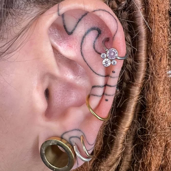 Piercing Mini Bubble Circle in titanio – anello con dettagli a bolle, ipoallergenico e resistente, perfetto per uno stile moderno ed elegante.