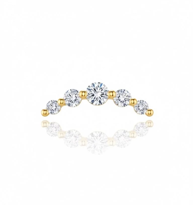 Piercing mini cluster in oro 14k  con pietre brillanti, design elegante e minimalista per orecchio