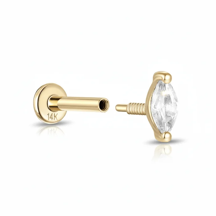 Mini Drop Gold in oro: piercing piccolo e luminoso a forma di goccia. Elegante, anallergico e perfetto per ogni stile.