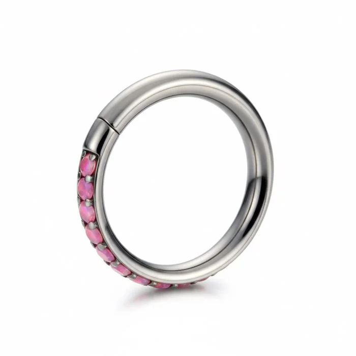 Piercing FM Clicker in titanio lucido, anello clicker dal design semplice e moderno, resistente e anallergico.