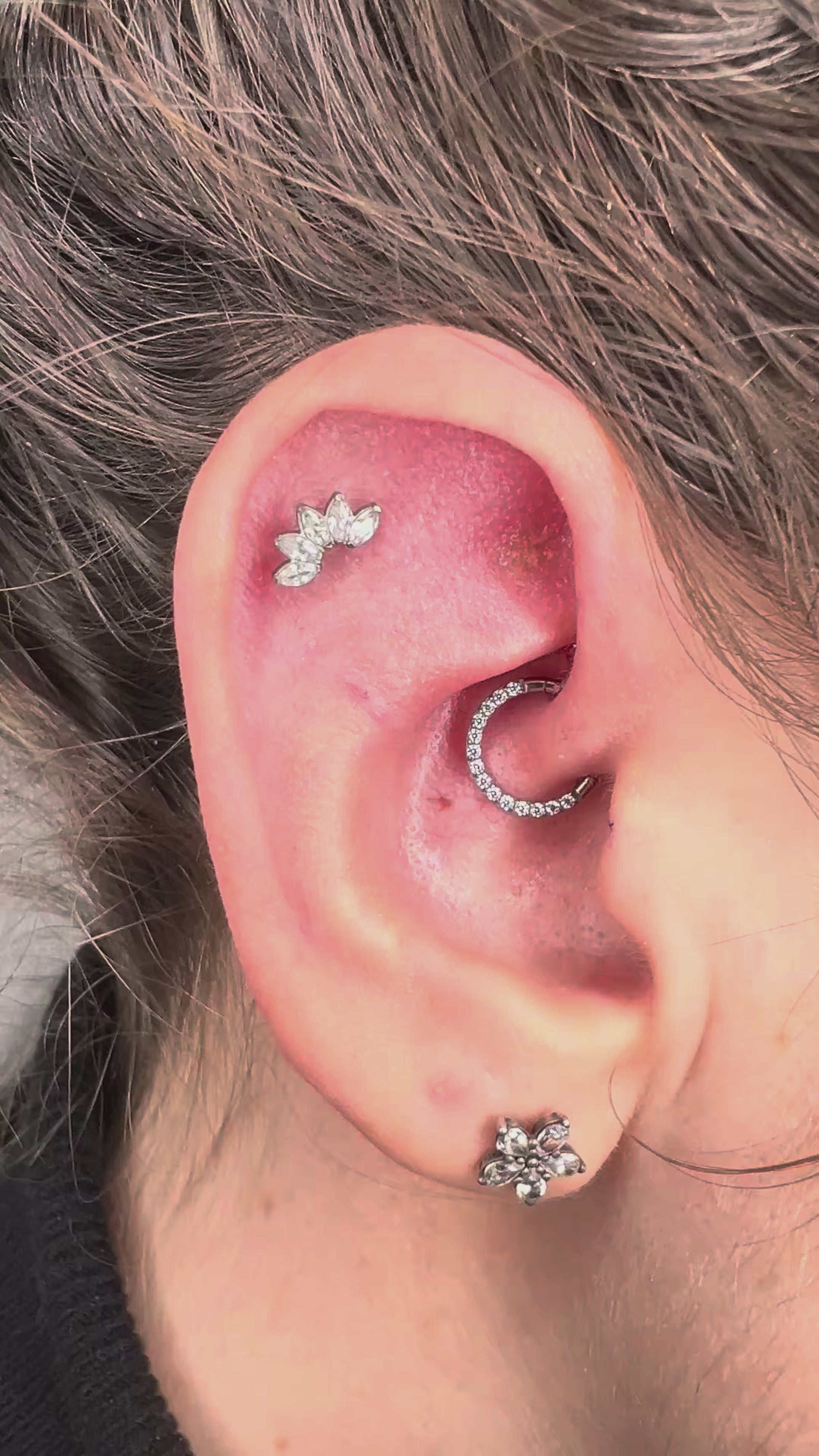 Piercing Basic Shine Clicker in titanio lucido, design semplice e raffinato con chiusura pratica a click.