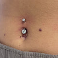 Piercing Bling Navel in titanio – barra curva per ombelico con gemme brillanti, ipoallergenico e resistente per un look luminoso.