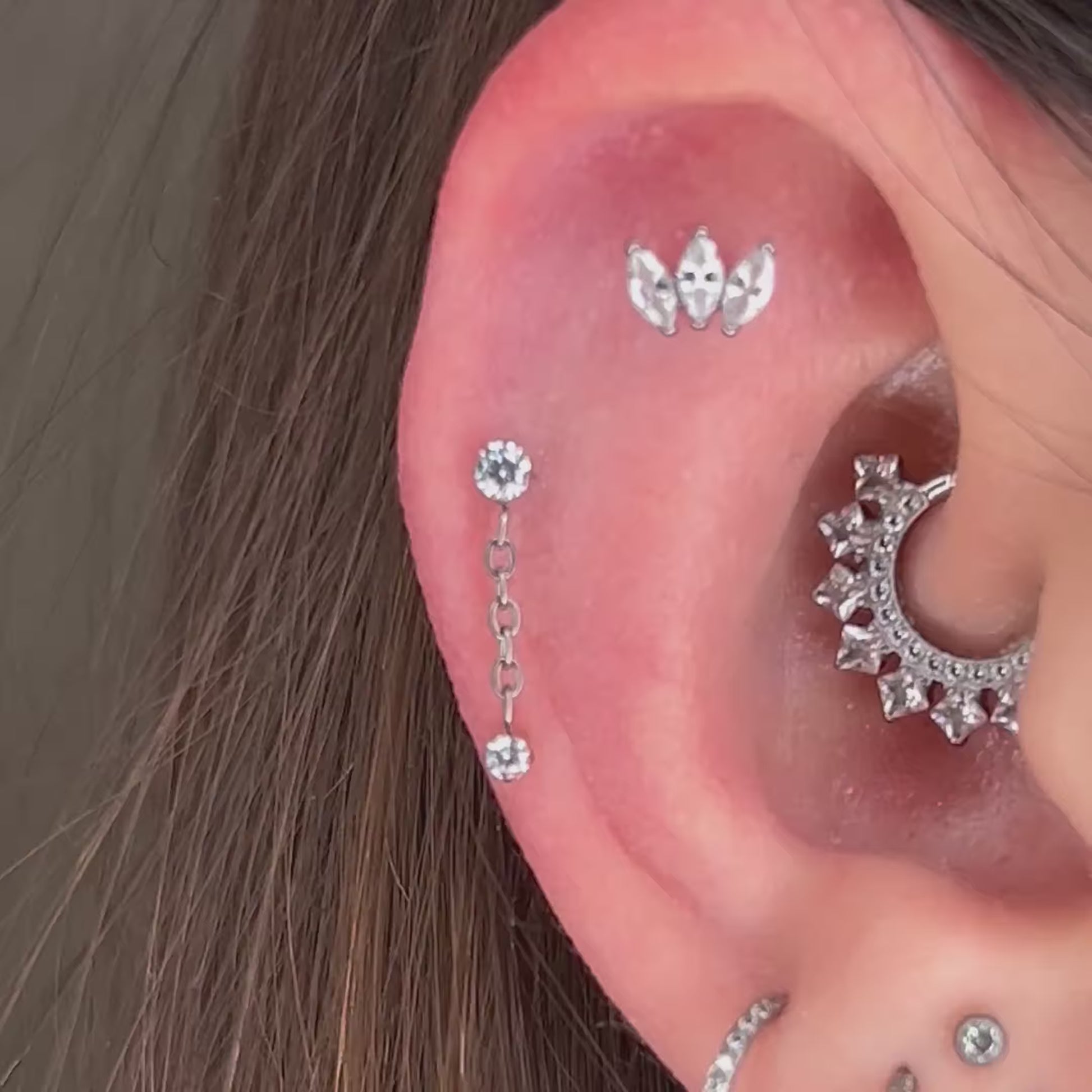 Piercing Orecchio Pendente Catenella (Dot Chain) in titanio, due brillantini (zirconi)