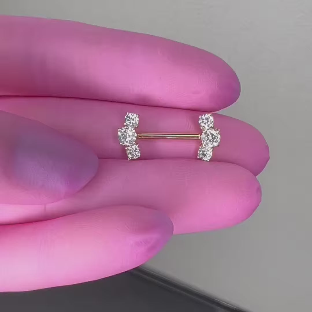 Brilla con Shiny Big Nipple in oro, il piercing per capezzolo dal design elegante e audace. Realizzato in oro di alta qualità, questo gioiello offre una lucentezza straordinaria e una vestibilità confortevole, ideale per chi desidera un accessorio raffinato ma anche di forte impatto visivo.