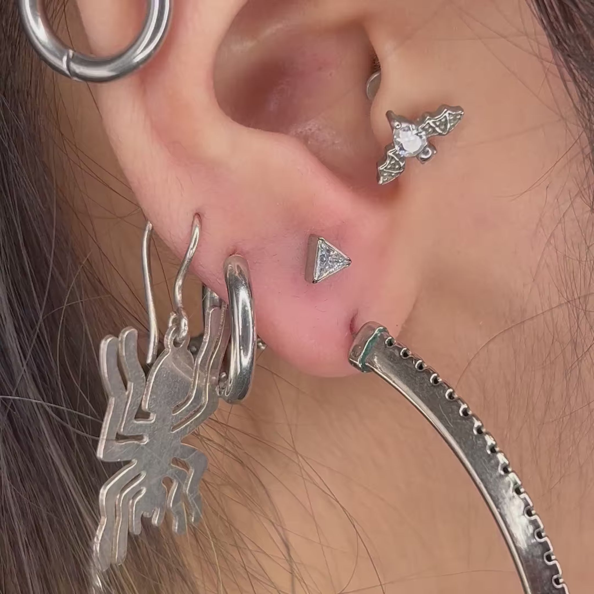 Gioiello Piercing Titanio Threadless con Zirconi a forma di Triangolo, massima luminosità