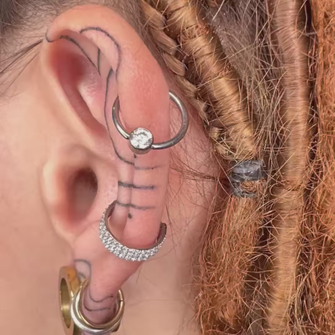 Piercing Aries Circle in titanio – anello elegante e resistente, ipoallergenico e perfetto per uno stile moderno e raffinato.