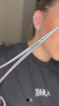 Le Pinze Noa Ink sono progettate per garantire massima precisione, comfort e sicurezza durante ogni sessione di tatuaggio o piercing.
Realizzate con materiali di alta qualità, assicurano una presa stabile e un controllo ottimale, permettendo di lavorare con cura e accuratezza anche nei dettagli più fini.