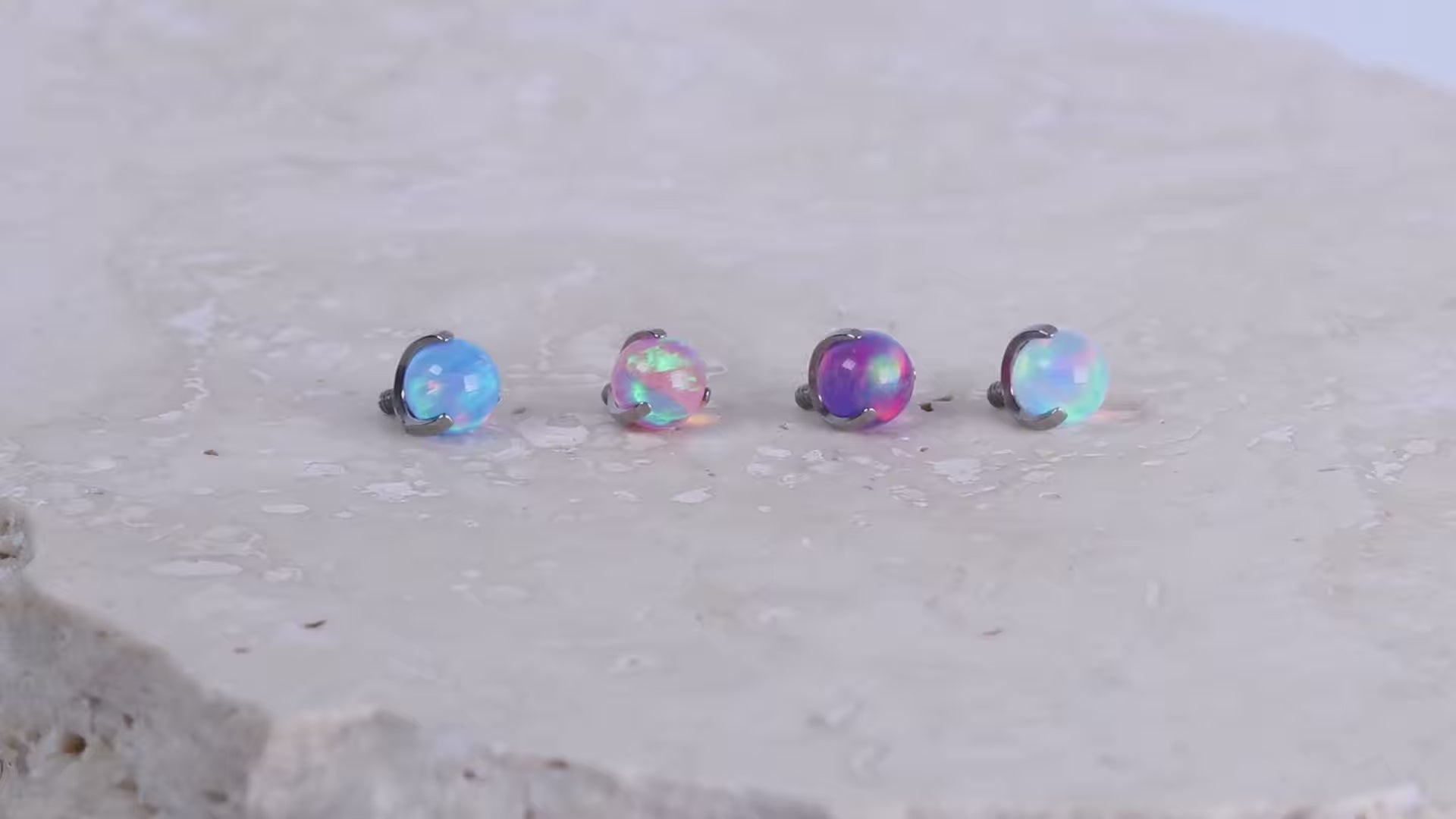 Sfera Piercing in titanio colore Viola, ipoallergenica e lucida