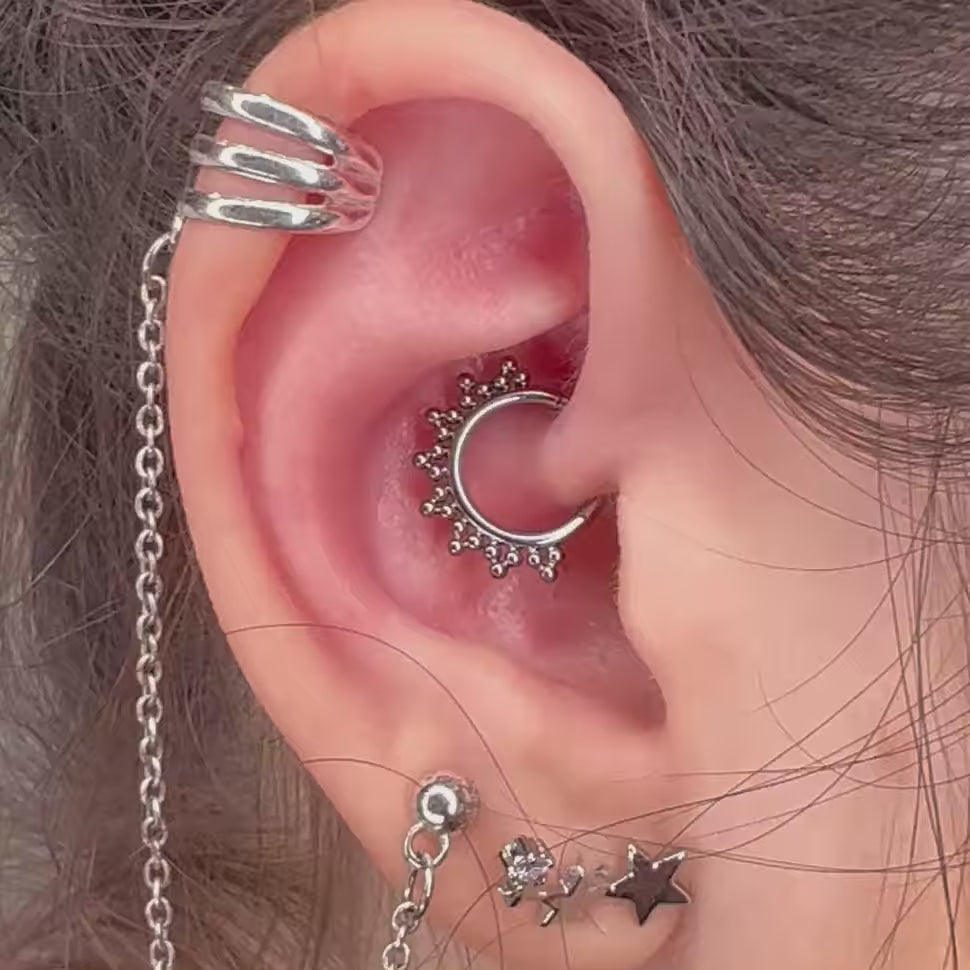 Nilo Clicker in titanio – anello clicker luminoso dal look elegante e contemporaneo, perfetto per chi ama uno stile sobrio e di classe.